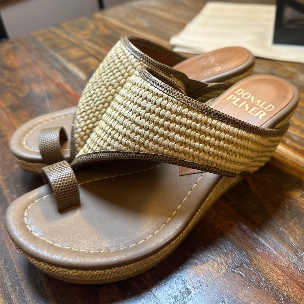 Donald Pliner Woven Raffia Wedge Sandals Toe Loop Tan Brown Heeled Woman's 7M